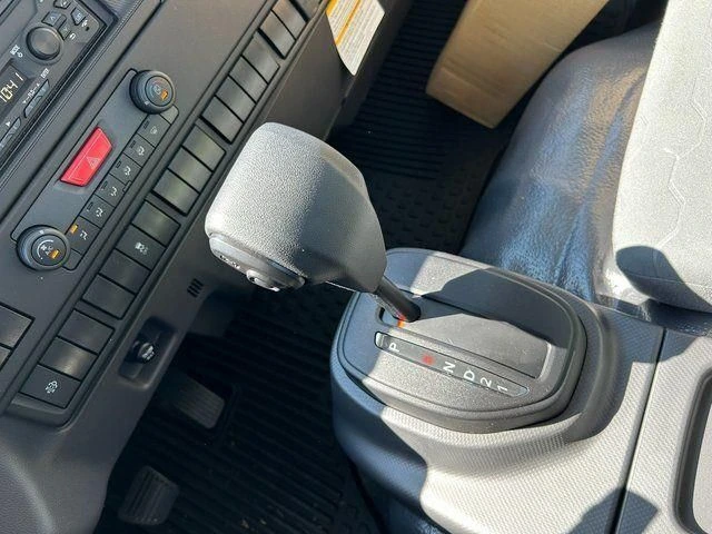 2025 Isuzu NPR - image 7