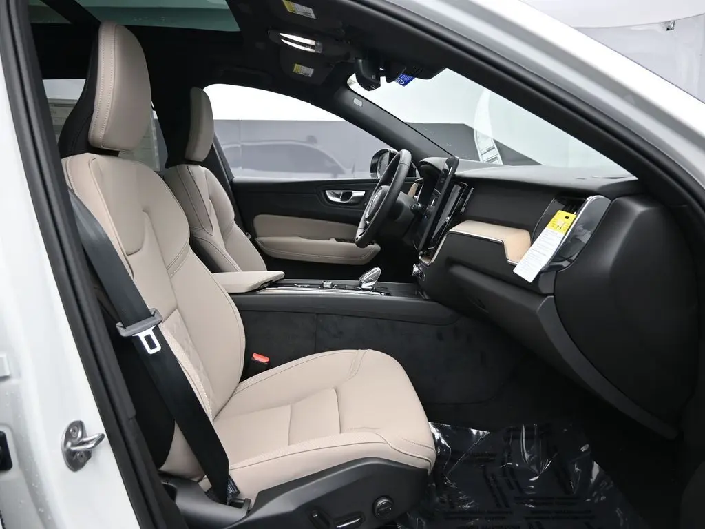 2026 Volvo - image 28