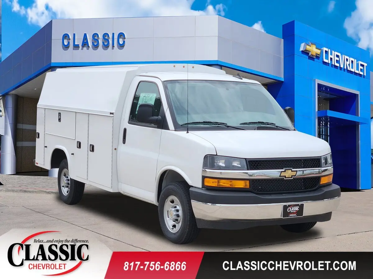 2024 Chevrolet Express Cutaway Base's photo