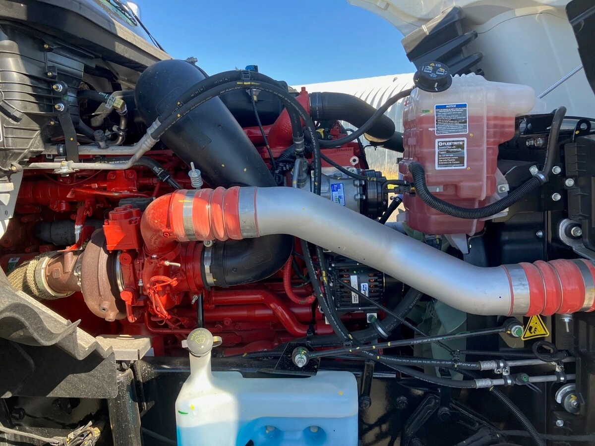 2025 International LT — photo 6