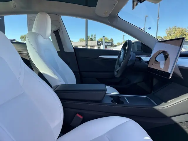 2023 Tesla Model 3 Long Range photo 11