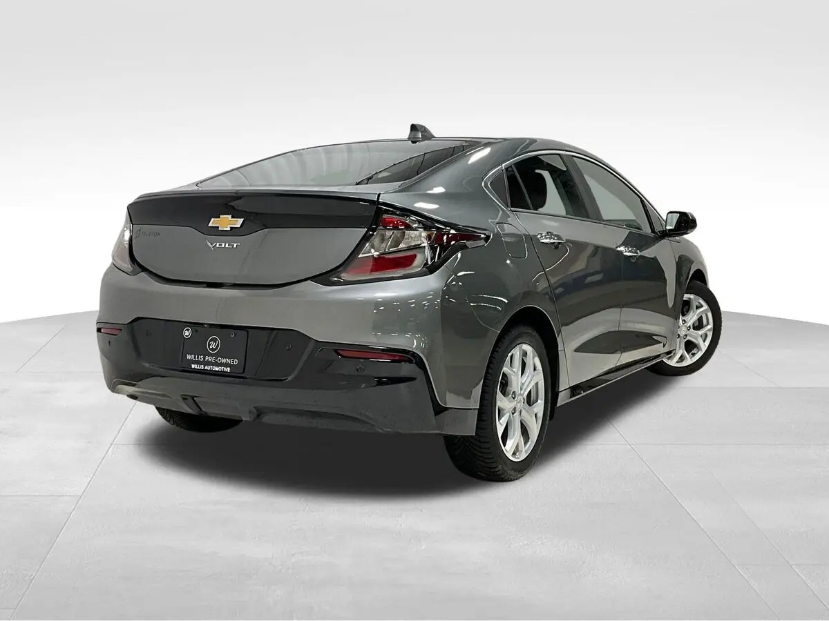 2017 Chevrolet Volt Premier photo 3