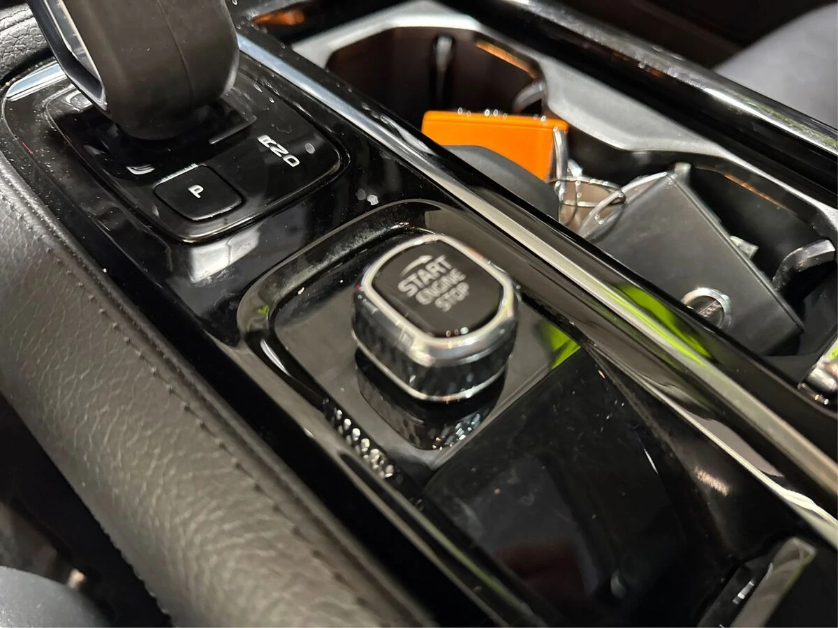 2022 Volvo - image 27