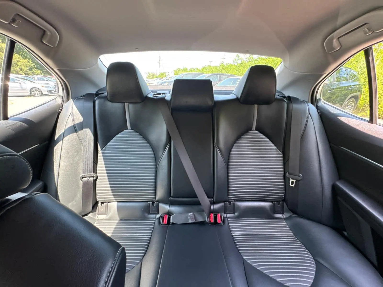2020 Toyota Camry SE photo 26