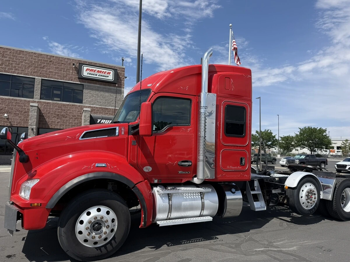 2023 Kenworth T880 — photo 2