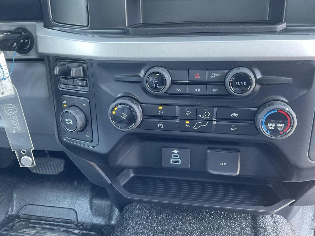 2026 Ford F-350 Super Duty Chassis Cab XL - Photo 15