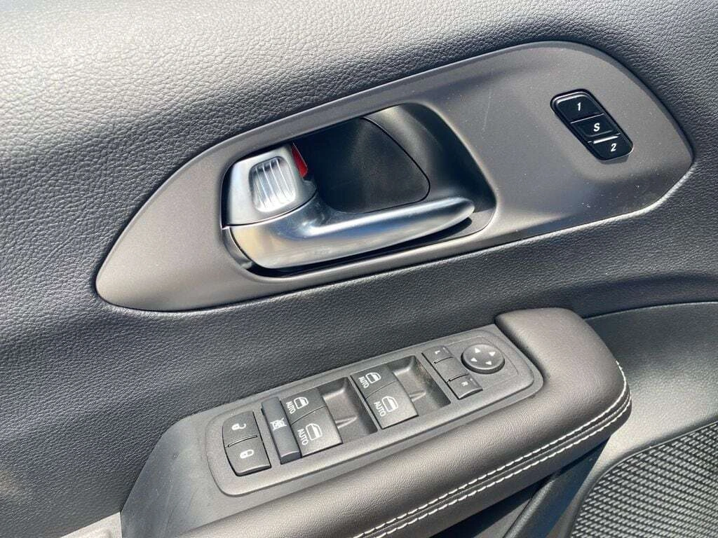 2027 Chrysler Pacifica Select - Photo 13