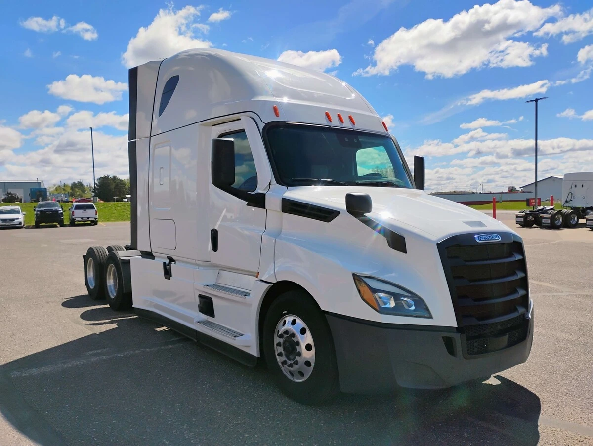 2022 Freightliner Cascadia — photo 3