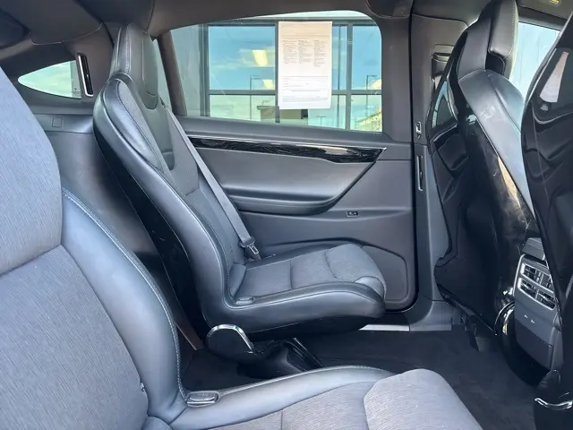 2017 Tesla Model X 75D photo 15
