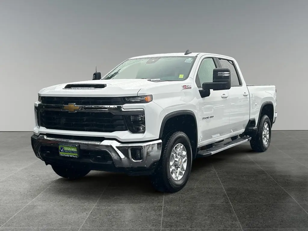 2025 Chevrolet Silverado 3500HD LT photo 3