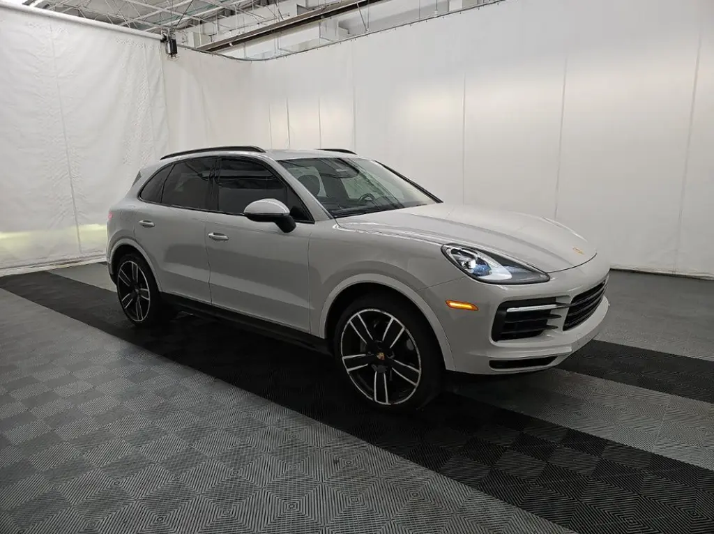 2021 Porsche Cayenne S's photo