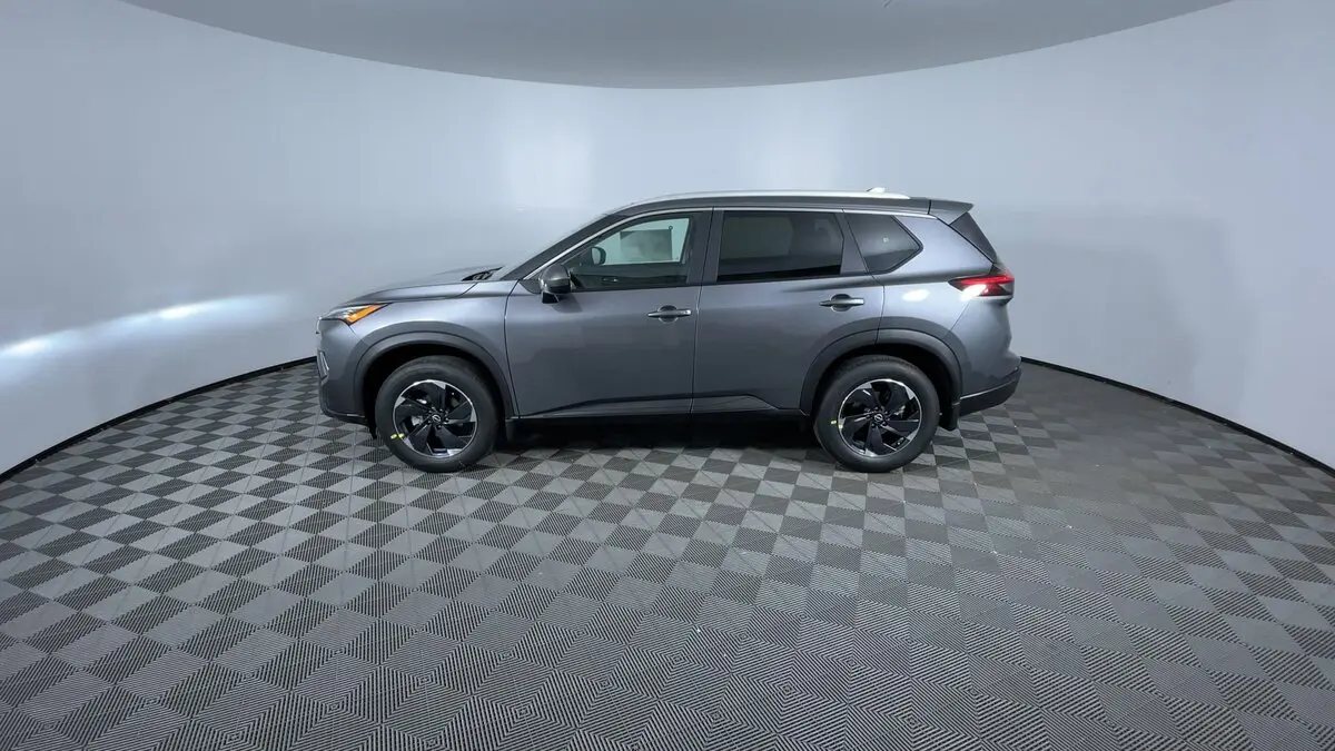 2026 Nissan Rogue SV photo 2