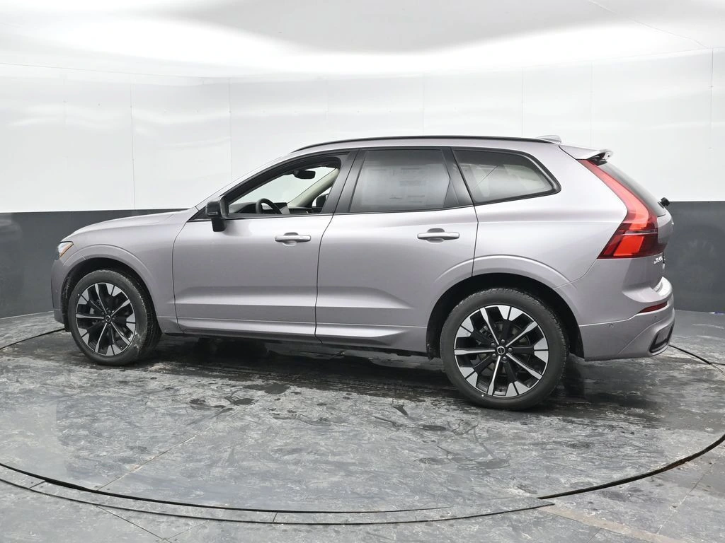 2026 Volvo - image 7