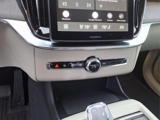 2026 Volvo - image 19