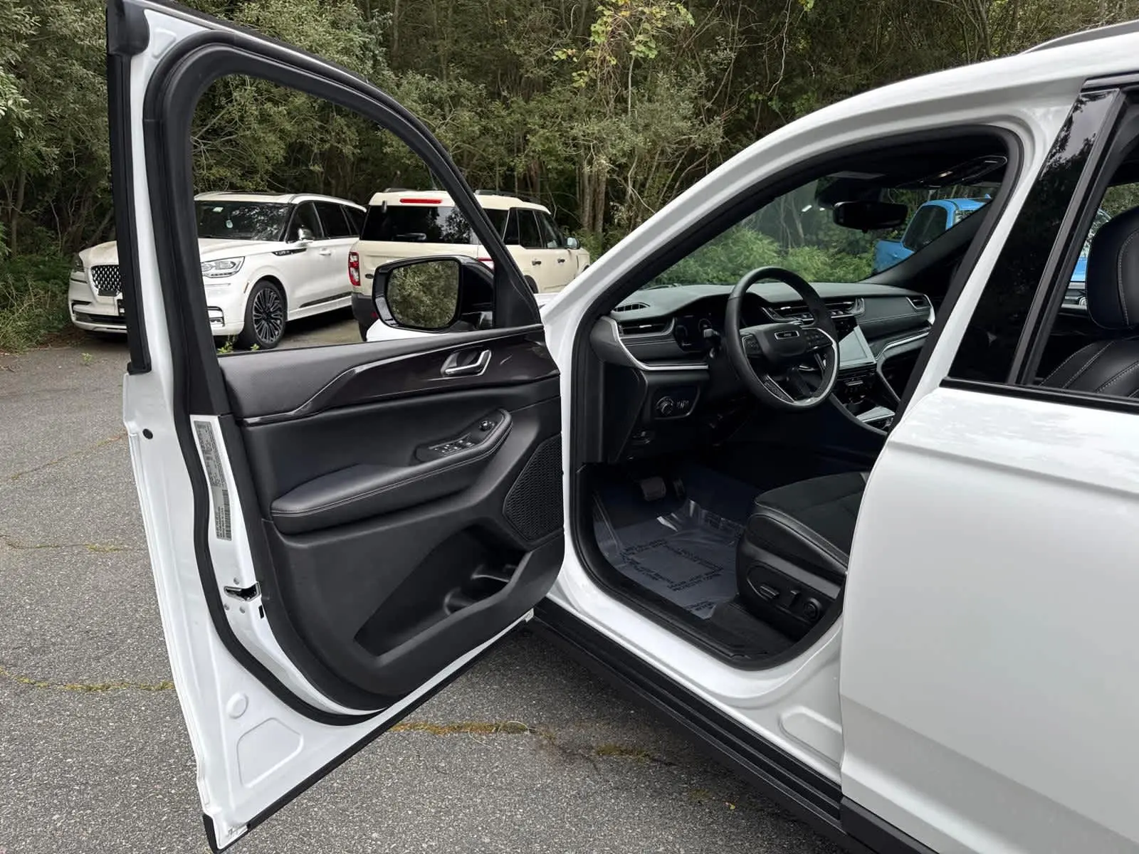 2023 Jeep Grand Cherokee Altitude photo 9