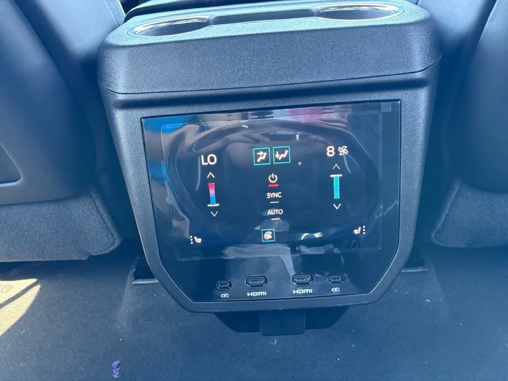 2026 GMC Yukon AT4 Ultimate - Photo 36