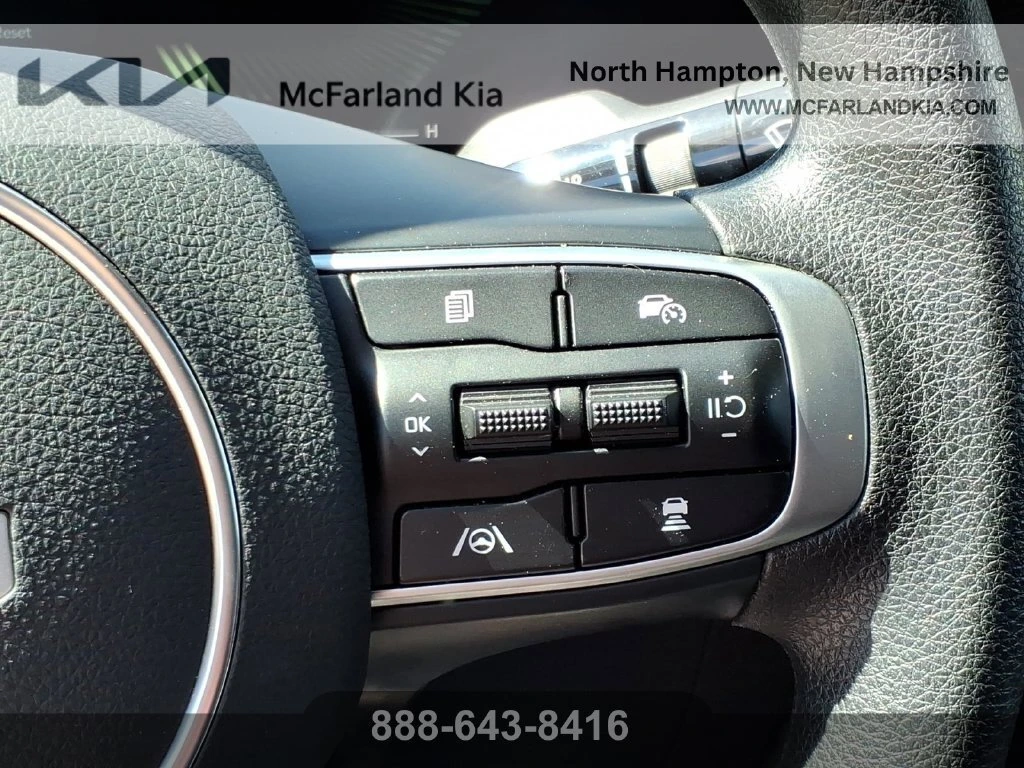 2025 Kia K5 LXS - Photo 25
