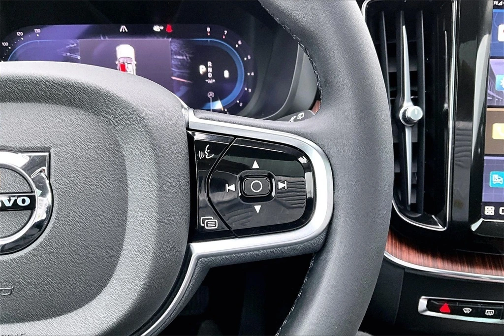2023 Volvo - image 11