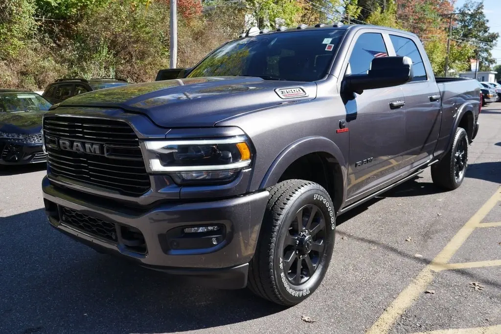 2022 Ram 3500 Laramie photo 4