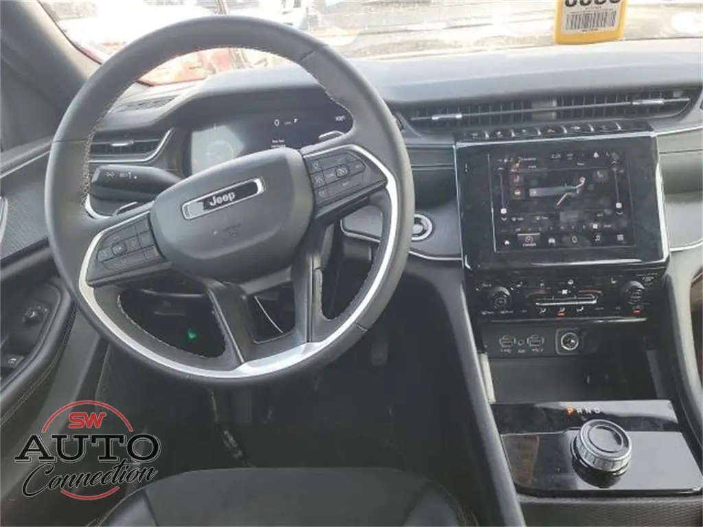 2024 Jeep Grand Cherokee Altitude photo 9