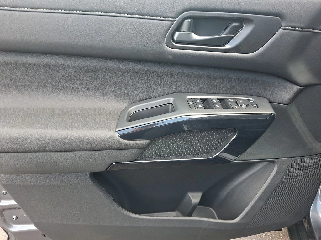 2026 Nissan Pathfinder SV - Photo 8