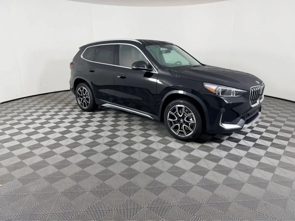 2026 BMW X1 28i's photo