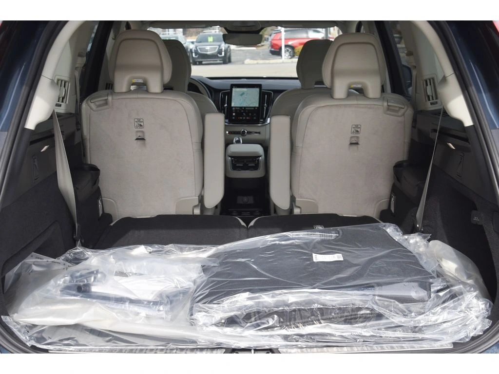 2026 Volvo - image 23