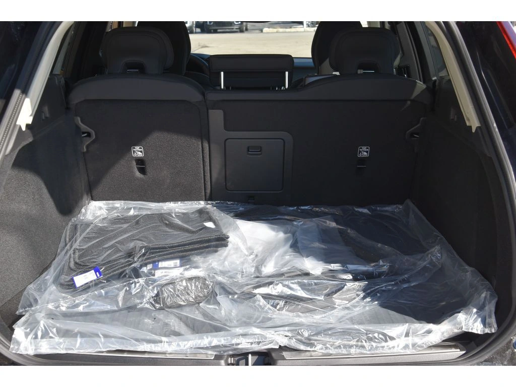 2026 Volvo - image 24