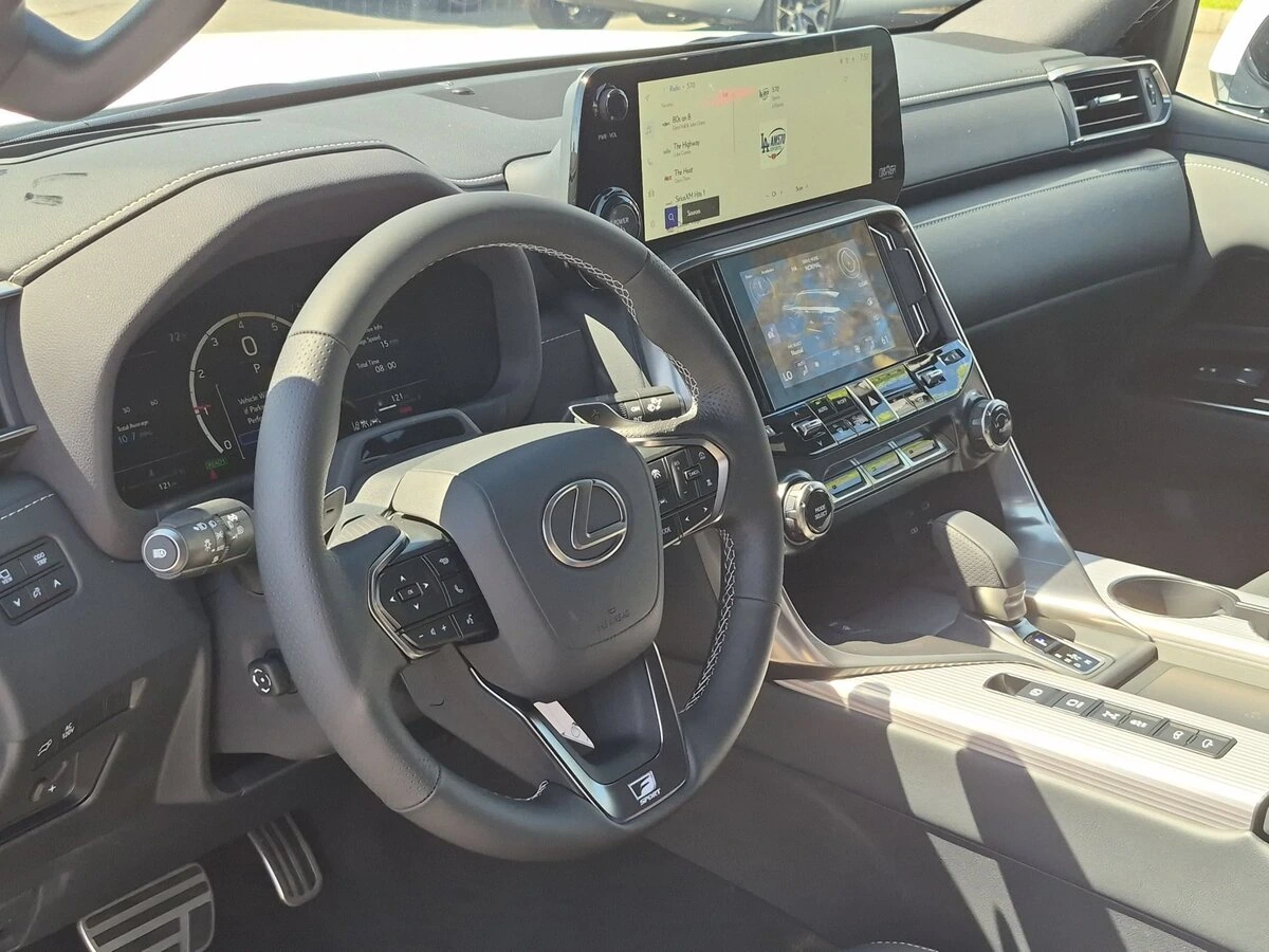 2026 Lexus LX 700h F-Sport - Photo 12