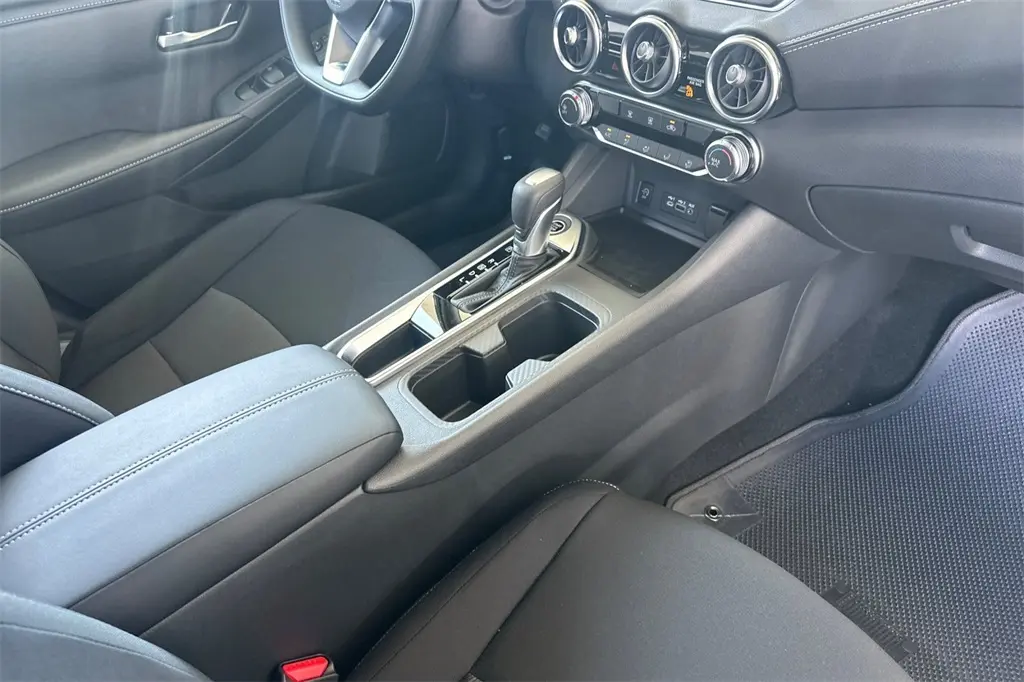 2025 Nissan Sentra SV photo 13