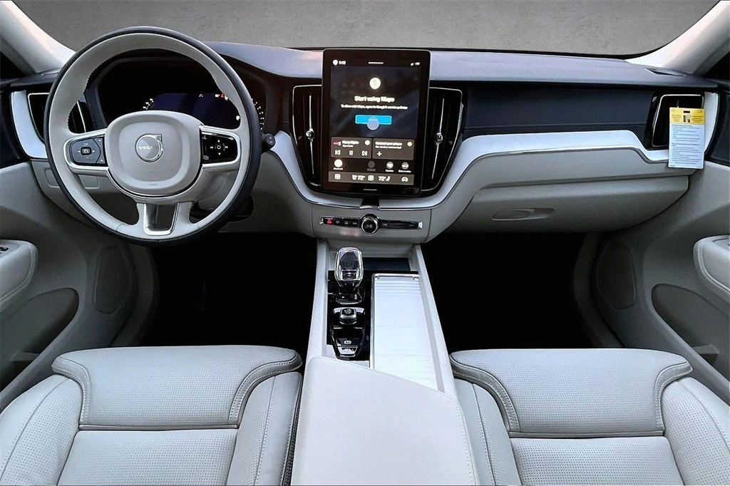 2026 Volvo - image 5