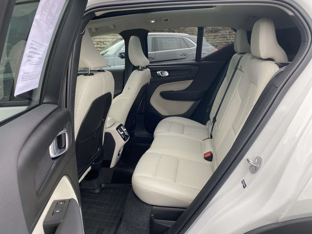 2024 Volvo - image 11