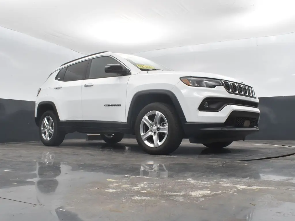 2023 Jeep Compass Latitude photo 37
