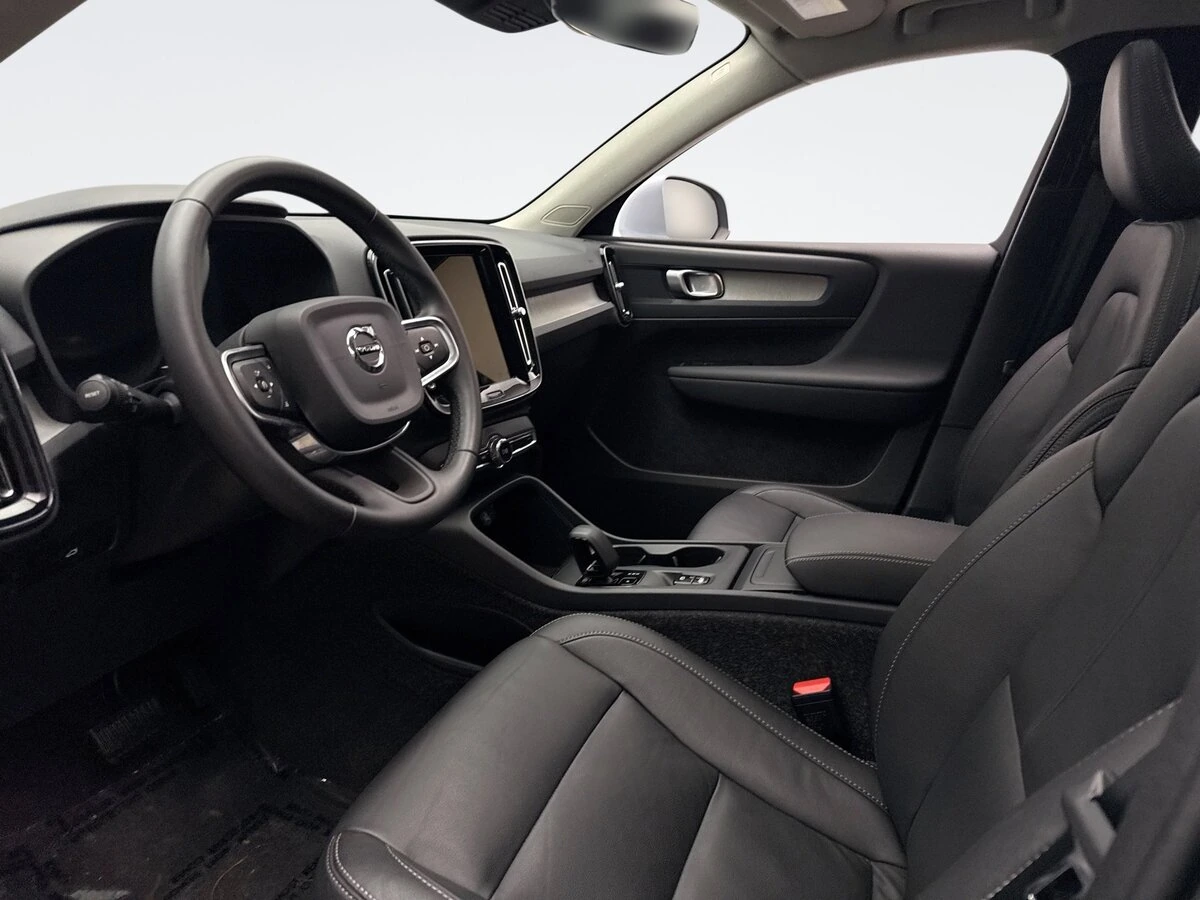 2025 Volvo - image 10