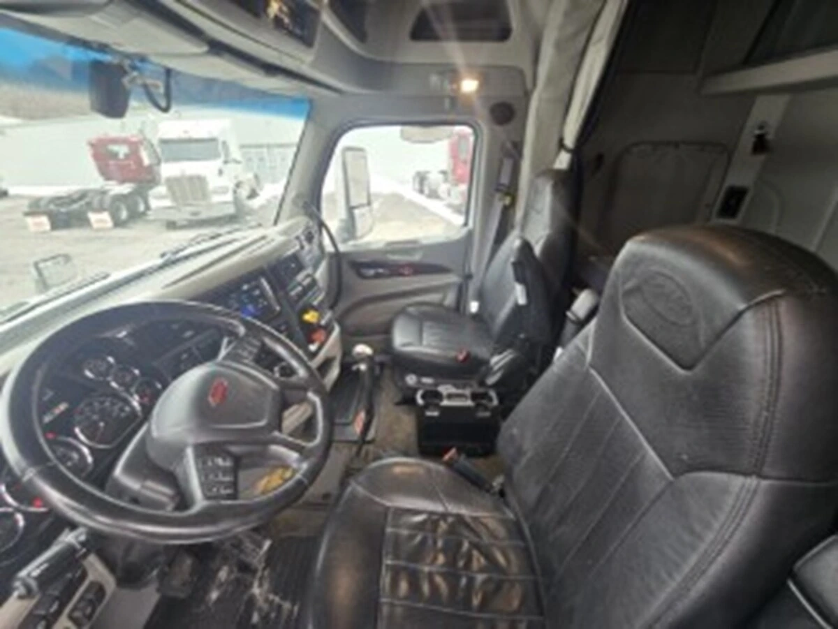 2020 Peterbilt 579 - image 6