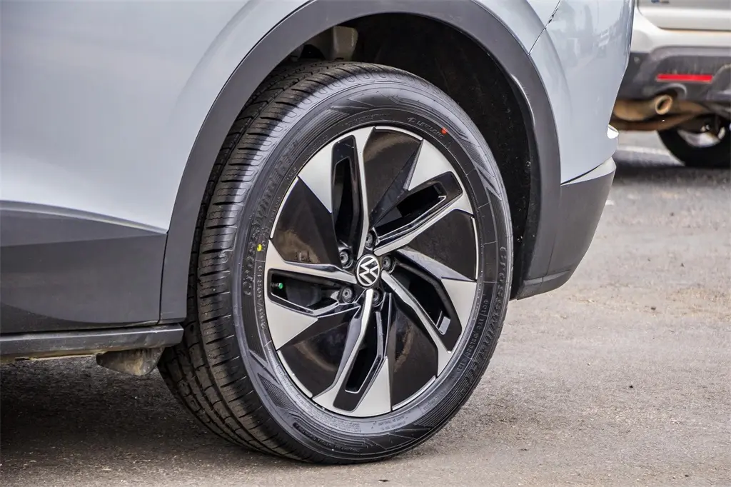 2022 Volkswagen ID.4 Pro photo 3