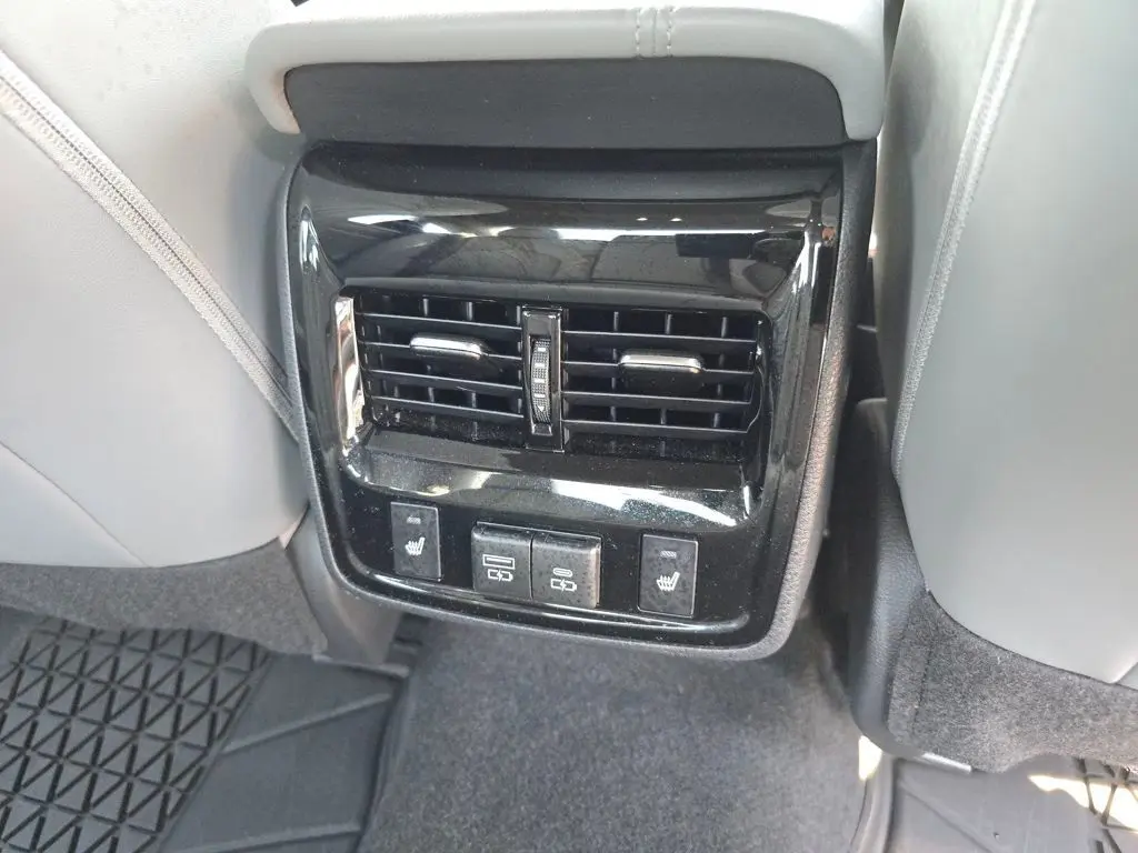 2021 Toyota Avalon Hybrid Limited photo 23