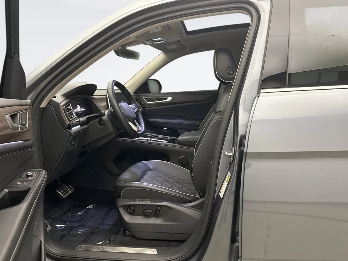 2024 Volkswagen Atlas SEL Premium R-Line - Photo 11