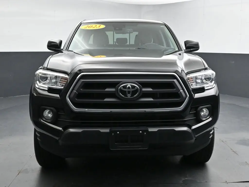 2023 Toyota Tacoma SR5 Double Cab V6 photo 3