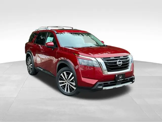 2025 Nissan Pathfinder Platinum's photo