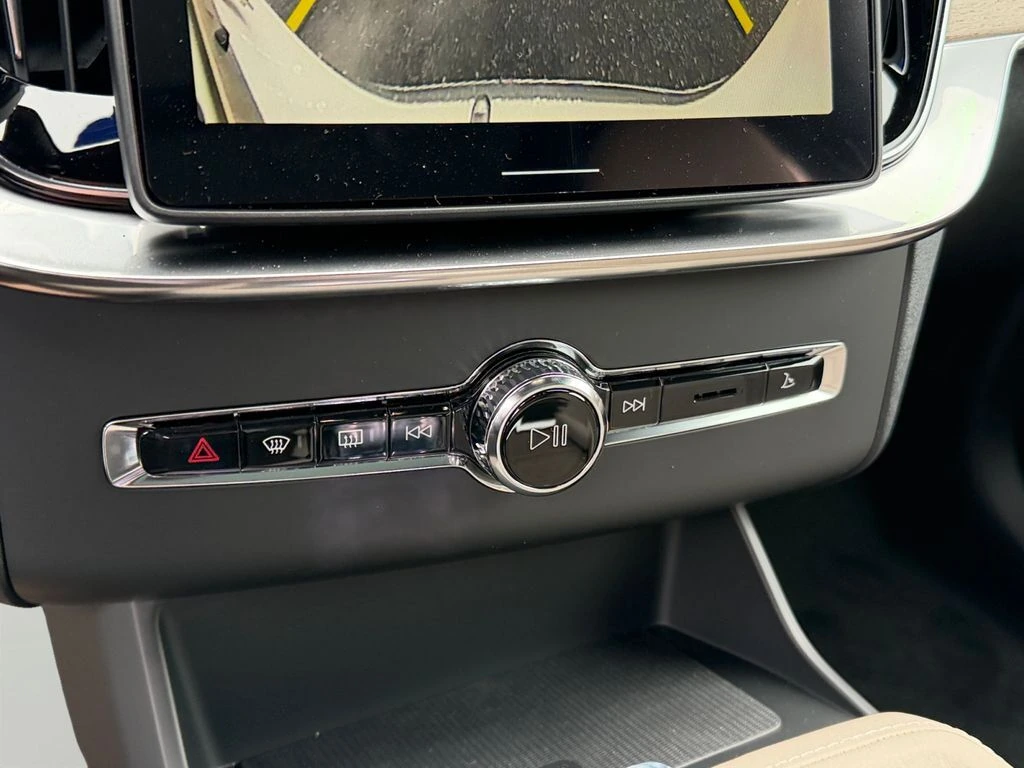 2026 Volvo - image 21