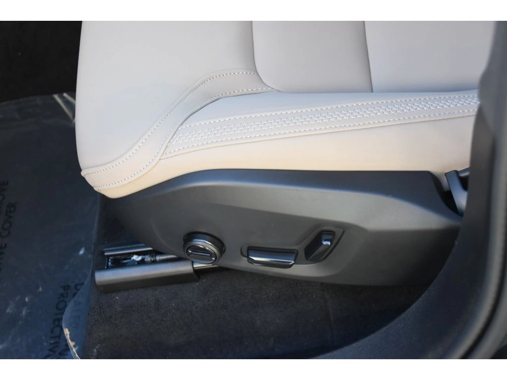 2026 Volvo - image 35