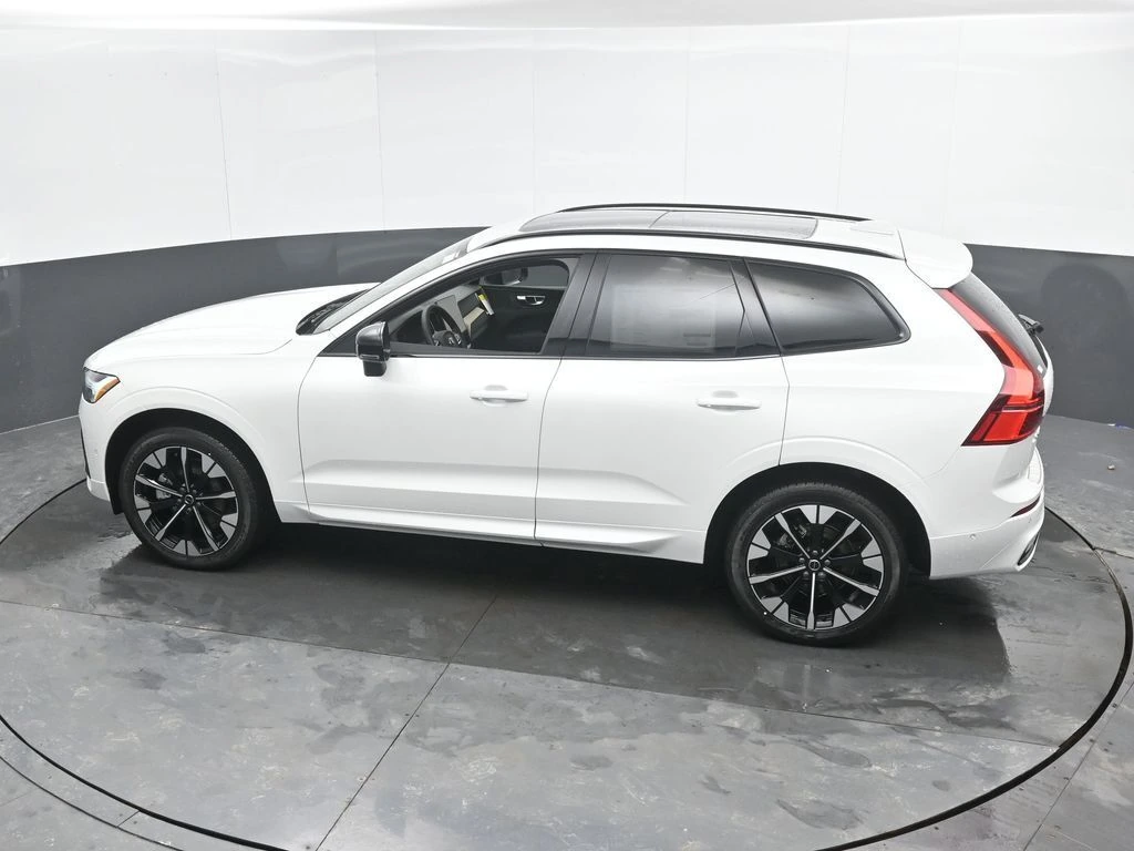 2026 Volvo - image 34