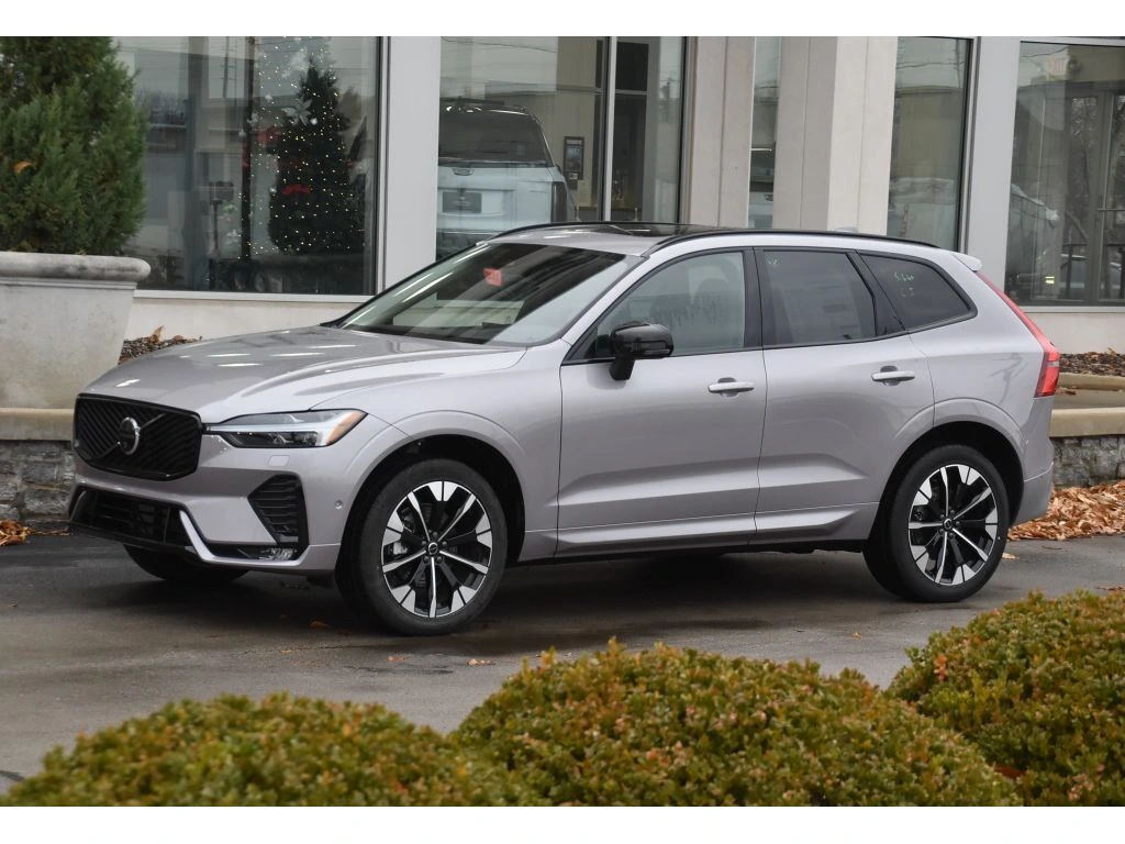 2026 Volvo - image 7