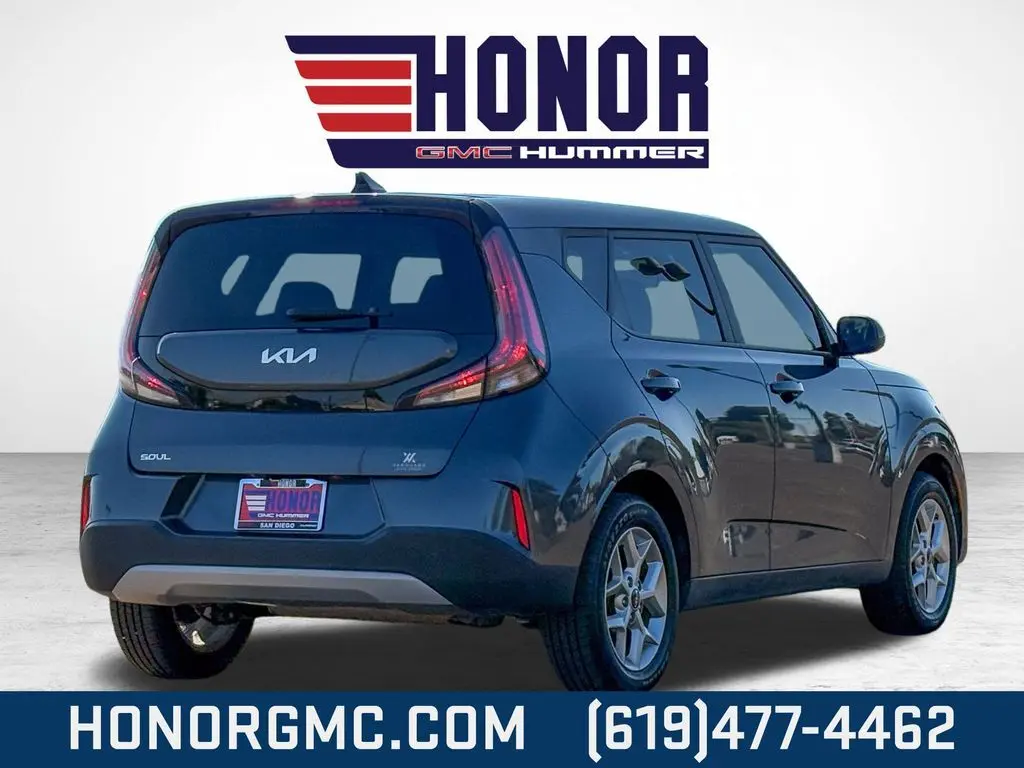 2023 Kia Soul LX photo 3