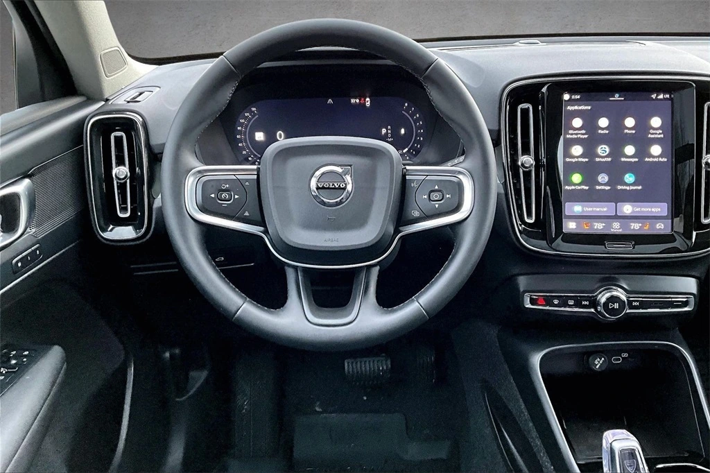 2026 Volvo - image 8