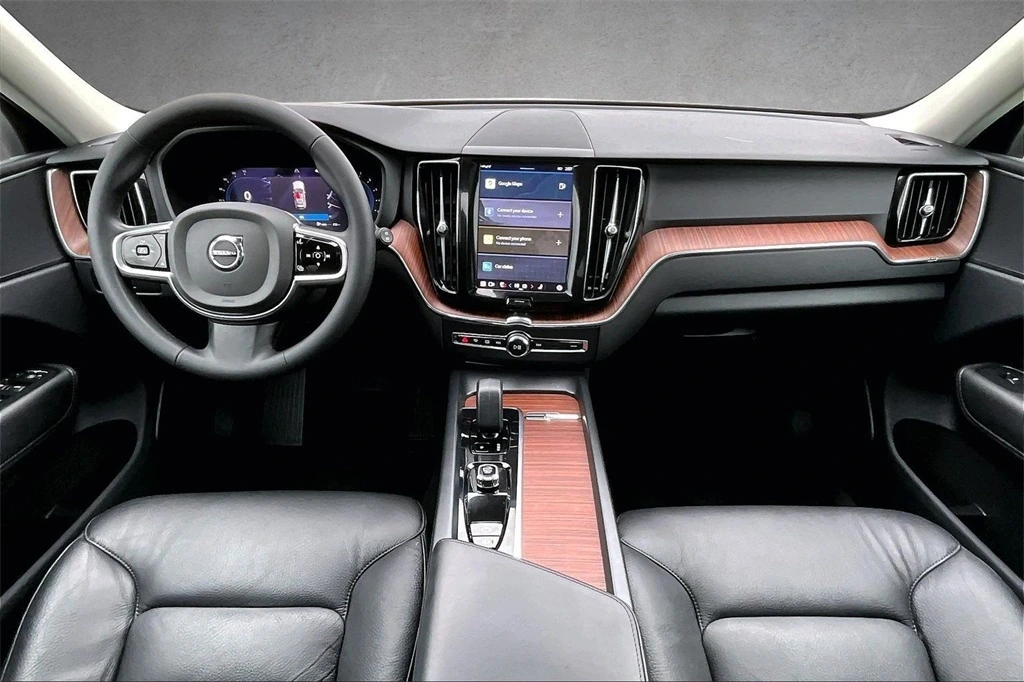 2023 Volvo - image 7