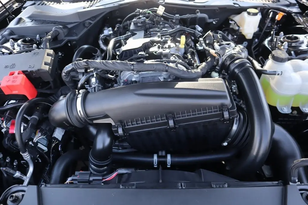 2025 Ford Mustang EcoBoost photo 17