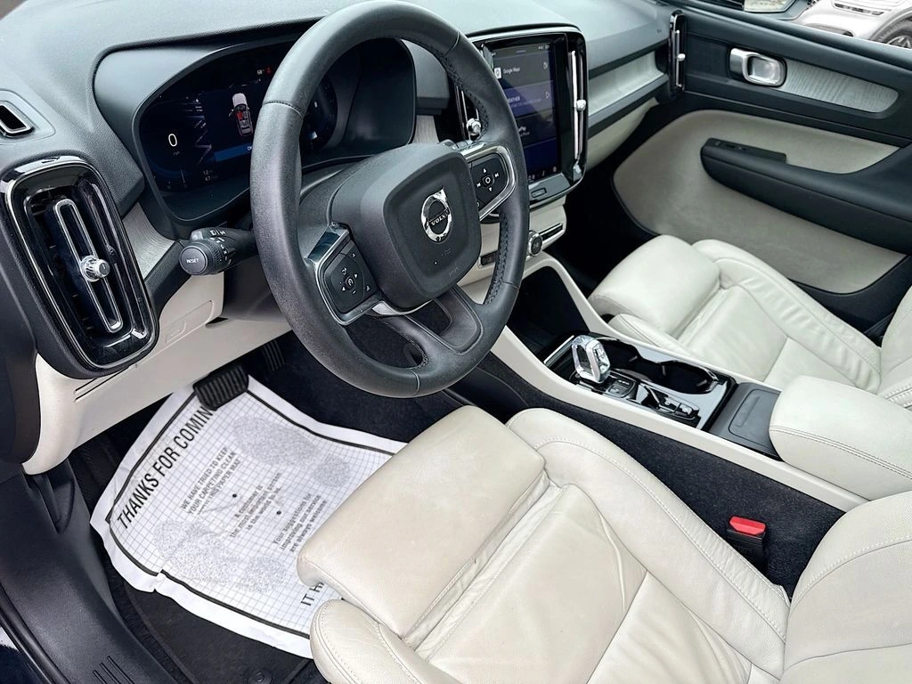 2023 Volvo XC40 Plus - Photo 25