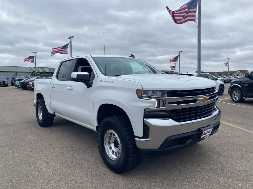 2021 Chevrolet Silverado 1500 LT1 photo 2